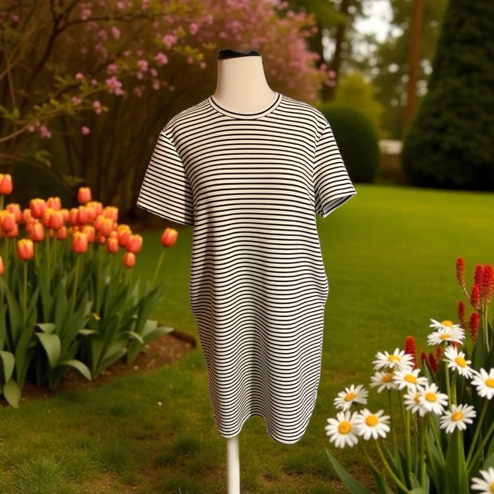Black and White Striped T-Shirt Dress with pockets large